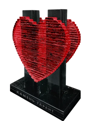 Декоративная ваза-сердце из рубинового стекла